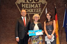 Heimatminister Albert Füracker und Kunstministerin Prof. Dr. med. Marion Kiechle prämieren 100 Heimatschätze